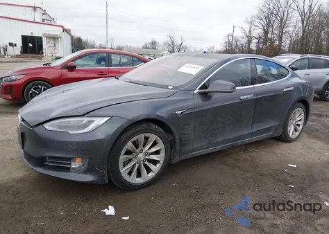 2018 Tesla Model S 100D/75D/P100D z USA, uszkodzony, nr VIN 5YJSA1E27JF273977